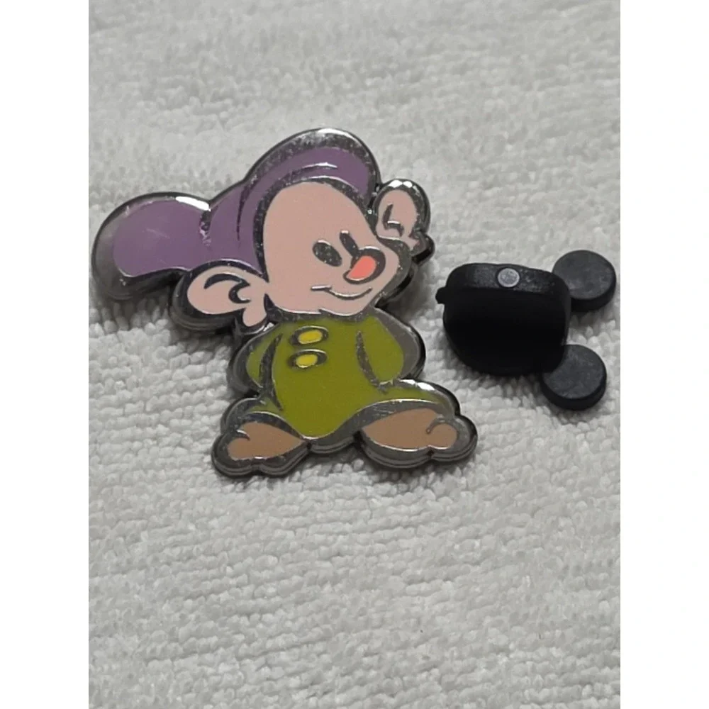 Dopey Snow‎ White and the Seven Dwarfs Cuties Mystery Disney Pin 2016